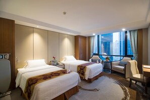 Premium bedding, down duvets, minibar, in-room safe - Hainan Junhua Haiyi Hotel (Haikou)