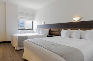 Executives & Travelers 2 Full beds | Premium bedding, down comforters, in-room safe, desk - Parque del Lago Boutique Hotel (San José)