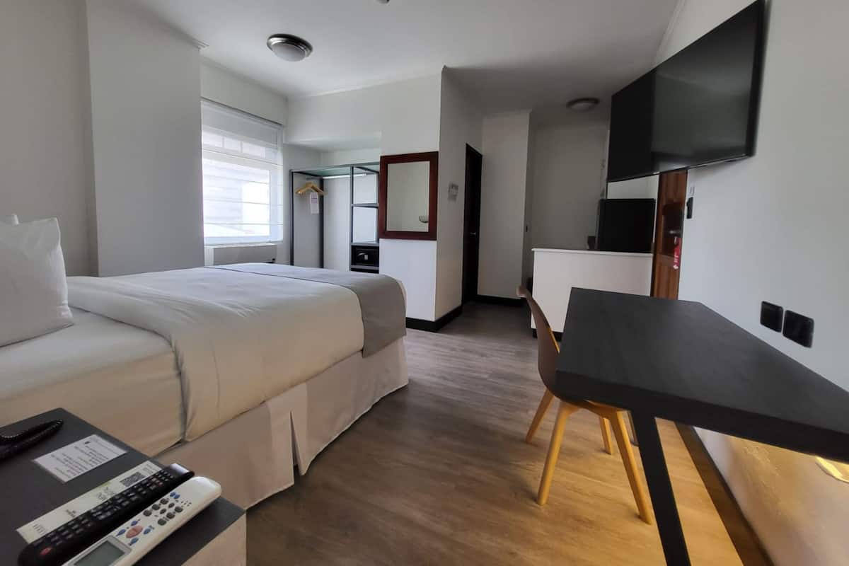 Premium bedding, down comforters, in-room safe, desk
