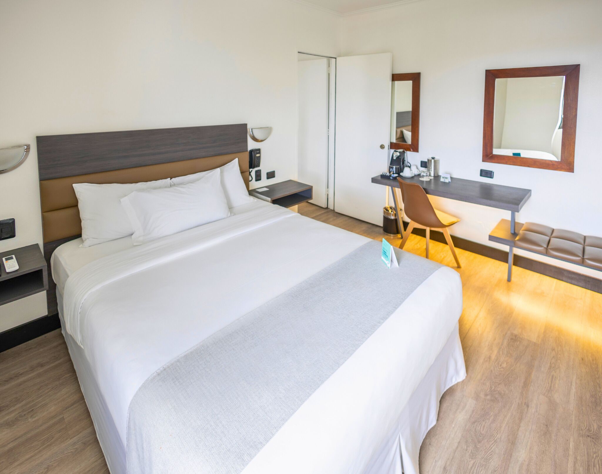 Family Suite | Literie de qualité, couette en duvet, coffre-fort, bureau