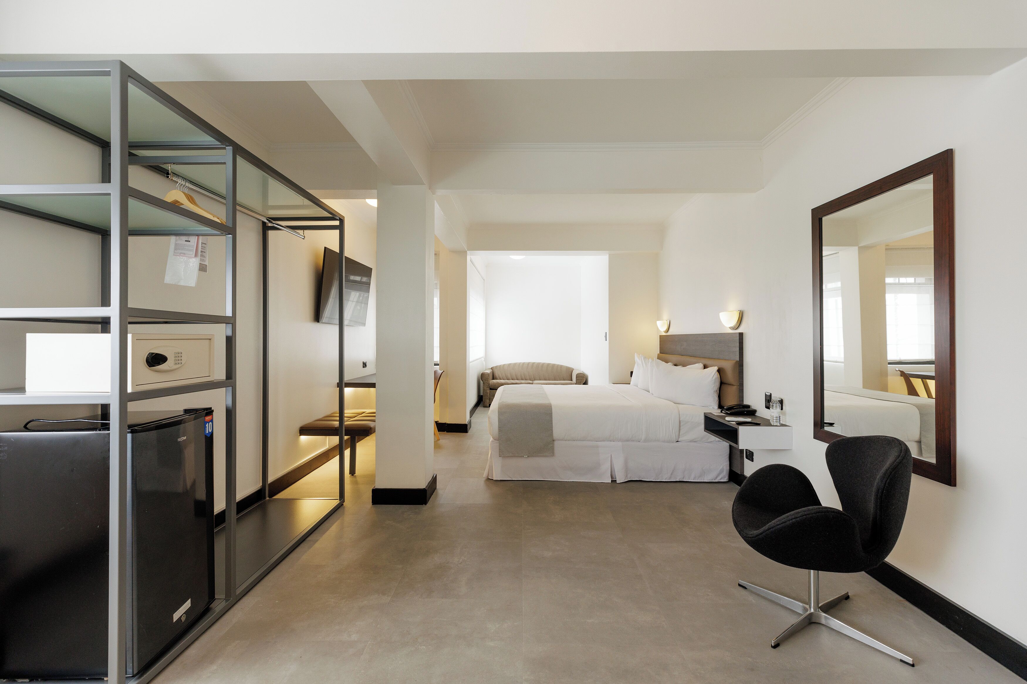 Suite Prestige | Literie de qualité, couette en duvet, coffre-fort, bureau