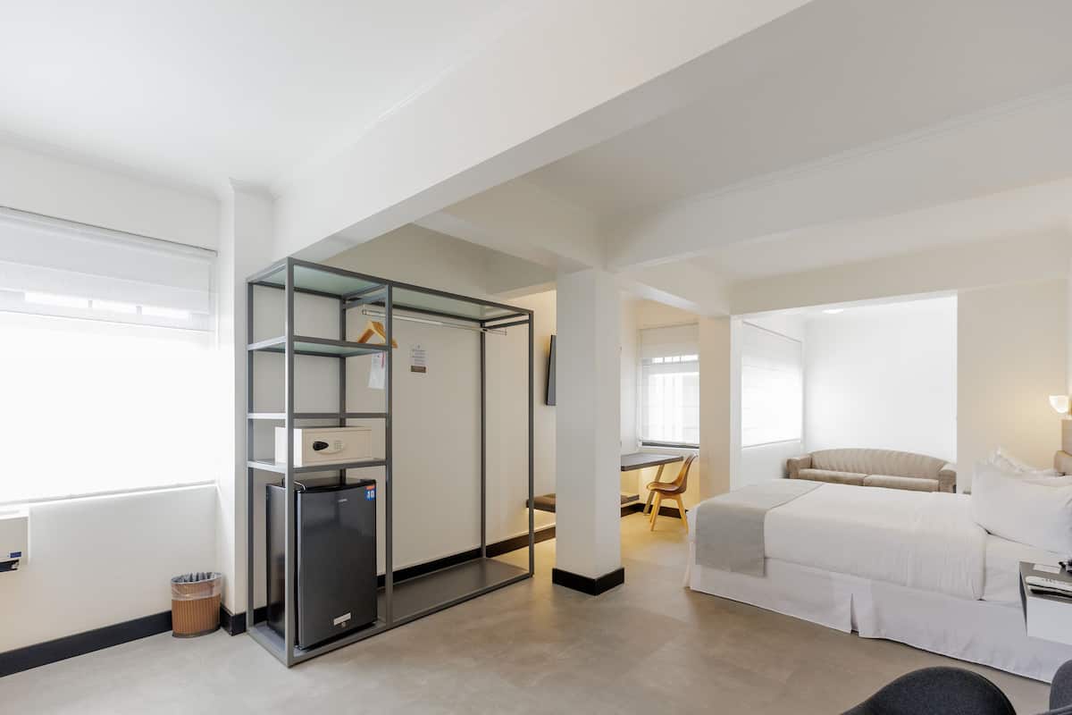Premium Suite | Premium bedding, down comforters, in-room safe, desk