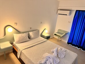 Habitación básica doble | Escritorio, wifi gratis, ropa de cama