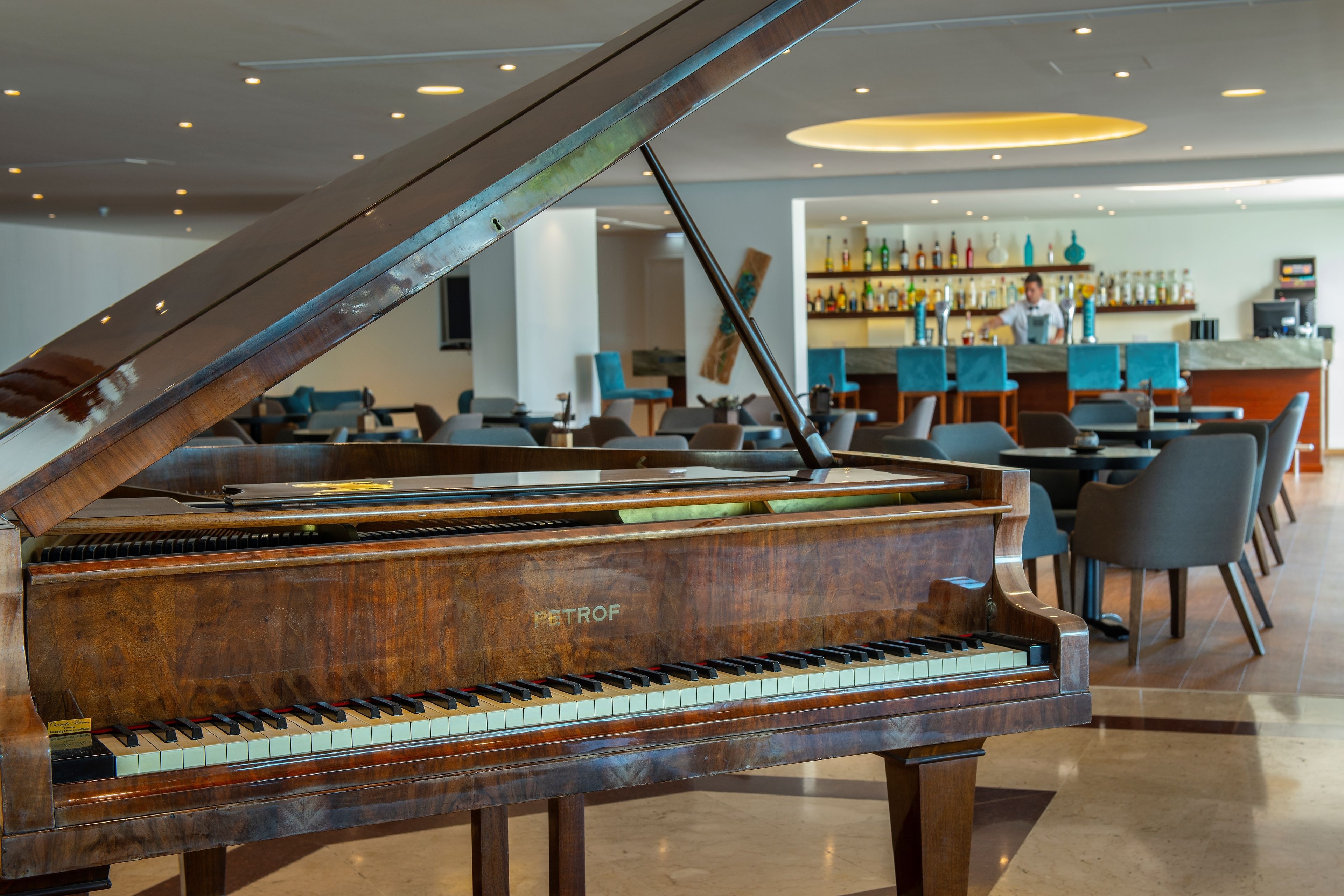 2 bars/lounges, poolside bar