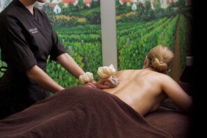 Couples treatment room(s), sauna, steam room, Turkish bath/hammam - Hôtel Le Cep & Spa (Beaune)