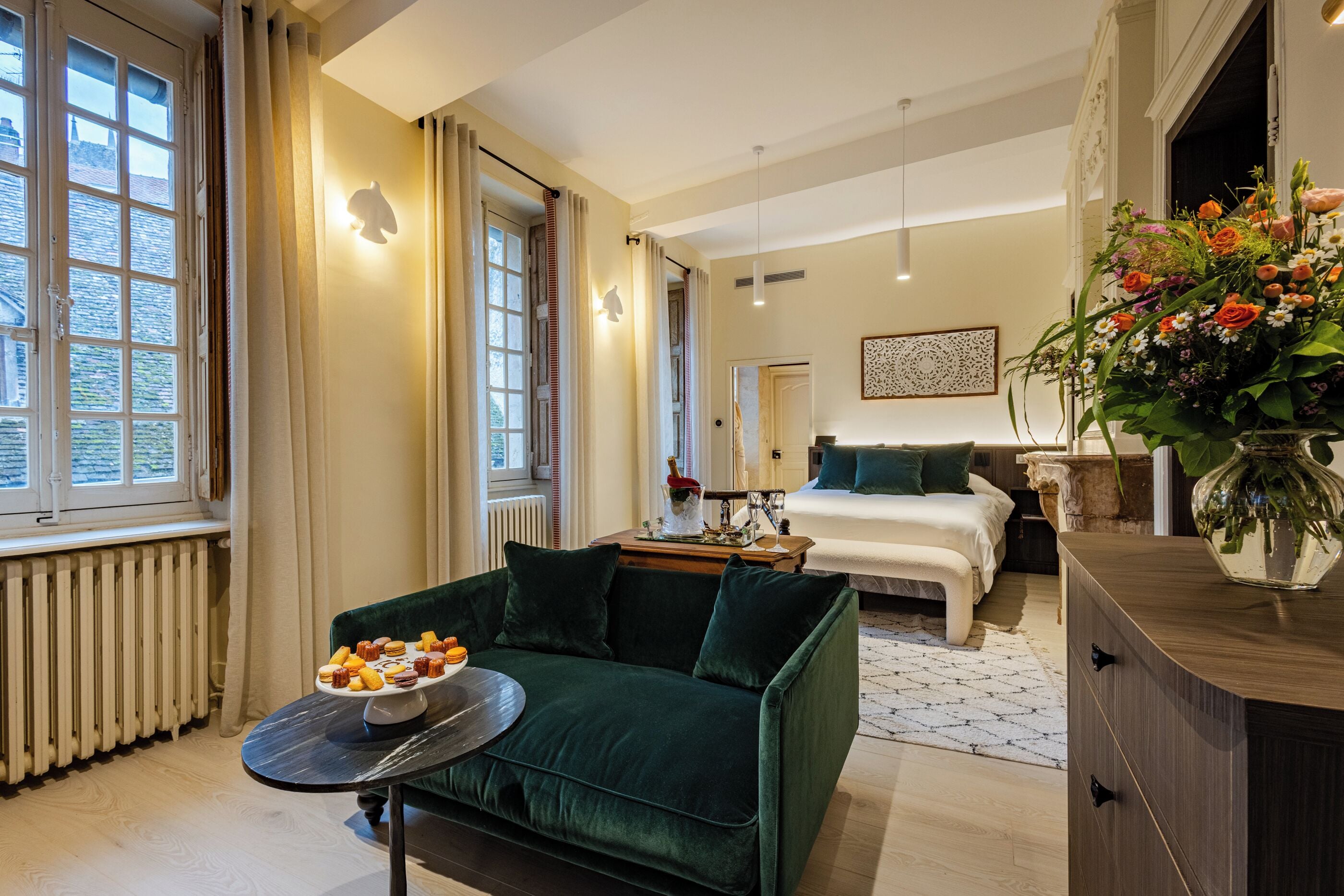 Suite (Grand Cru) | Sengetøy av topp kvalitet, minibar og safe på rommet