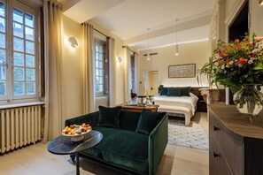 Ropa de cama de alta calidad y minibar 