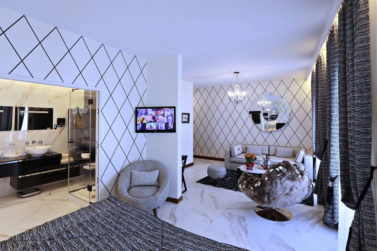 1 bedroom, premium bedding, minibar, in-room safe