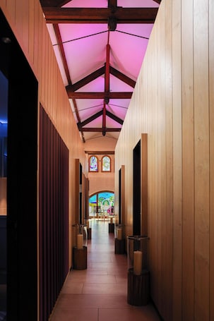 Couples treatment rooms, sauna, steam room, Turkish bath. Hôtel Le Cep & Spa