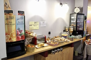 Daily buffet breakfast for a fee
