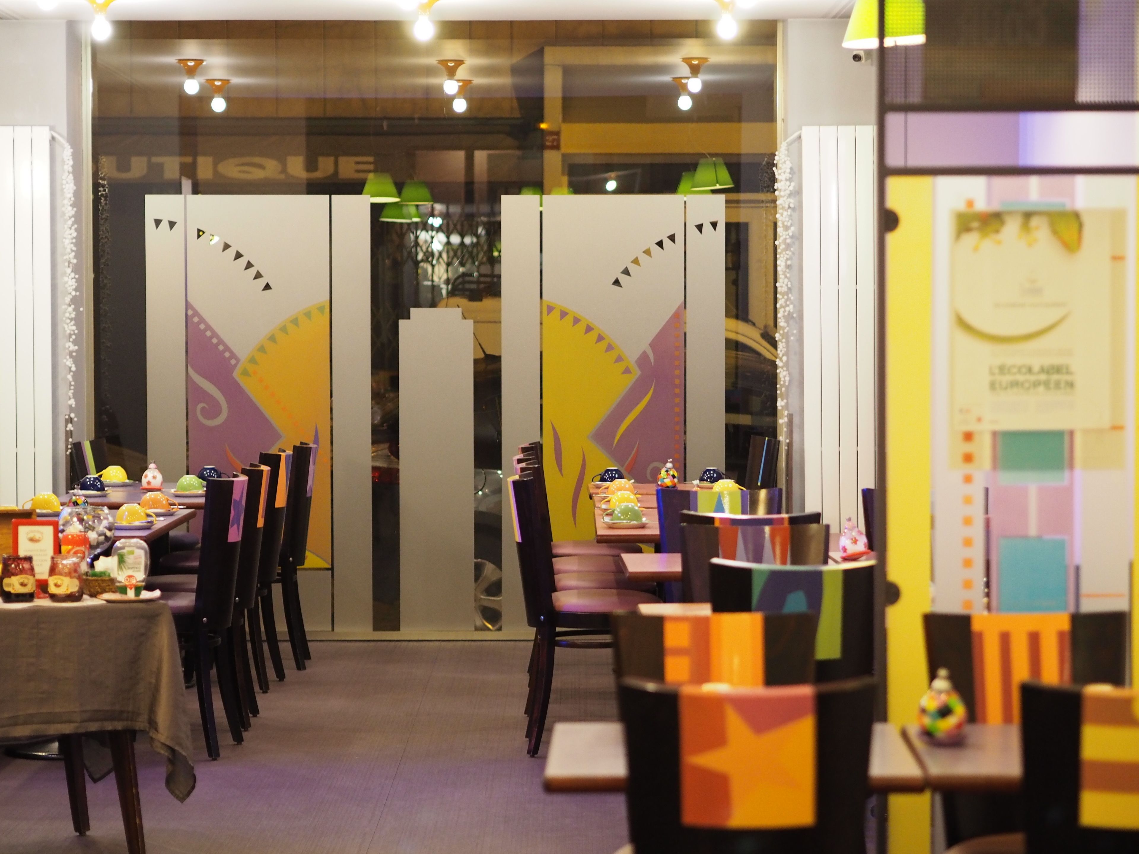 Petit déjeuner buffet (9.90 EUR par personne)