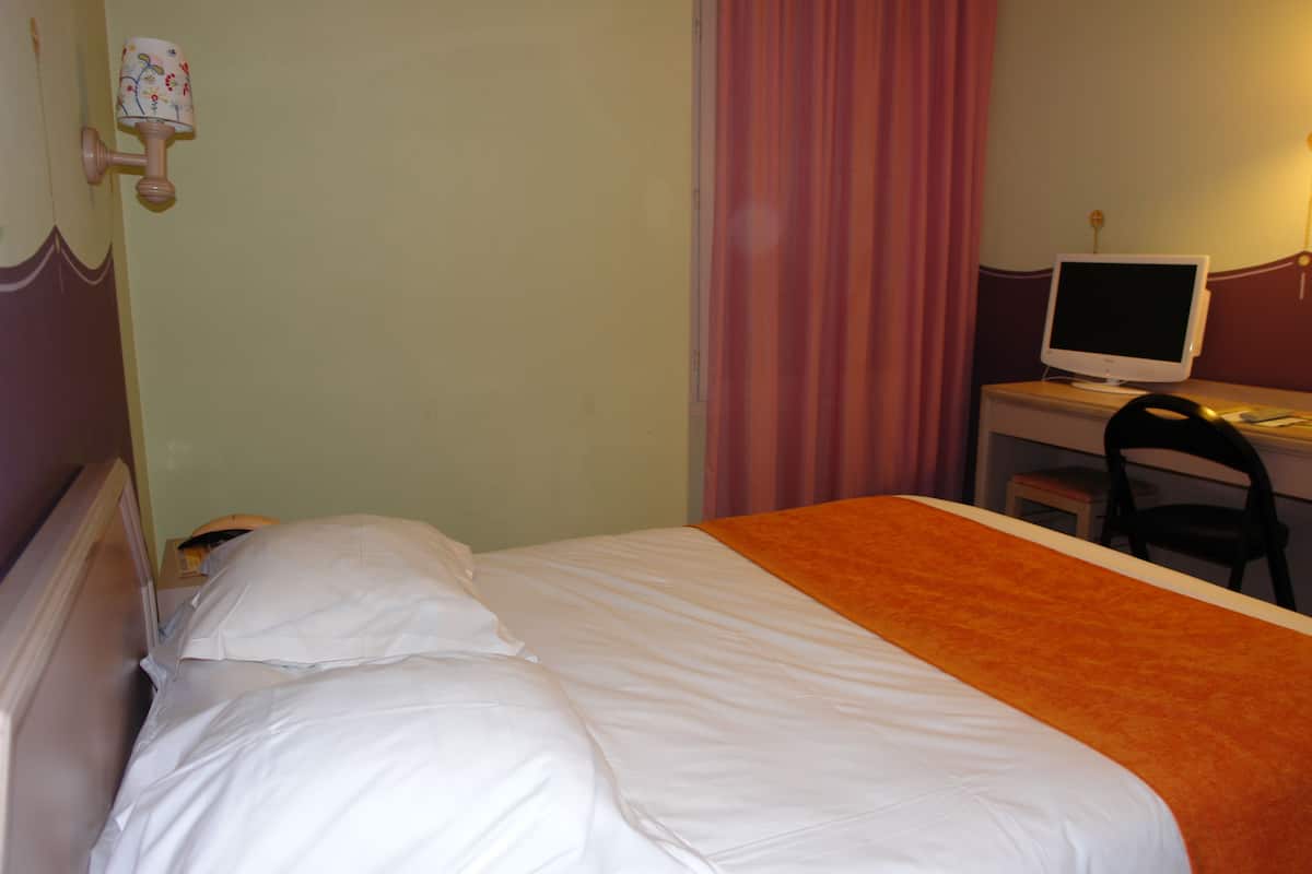In-room safe, desk, soundproofing, free cots/infant beds