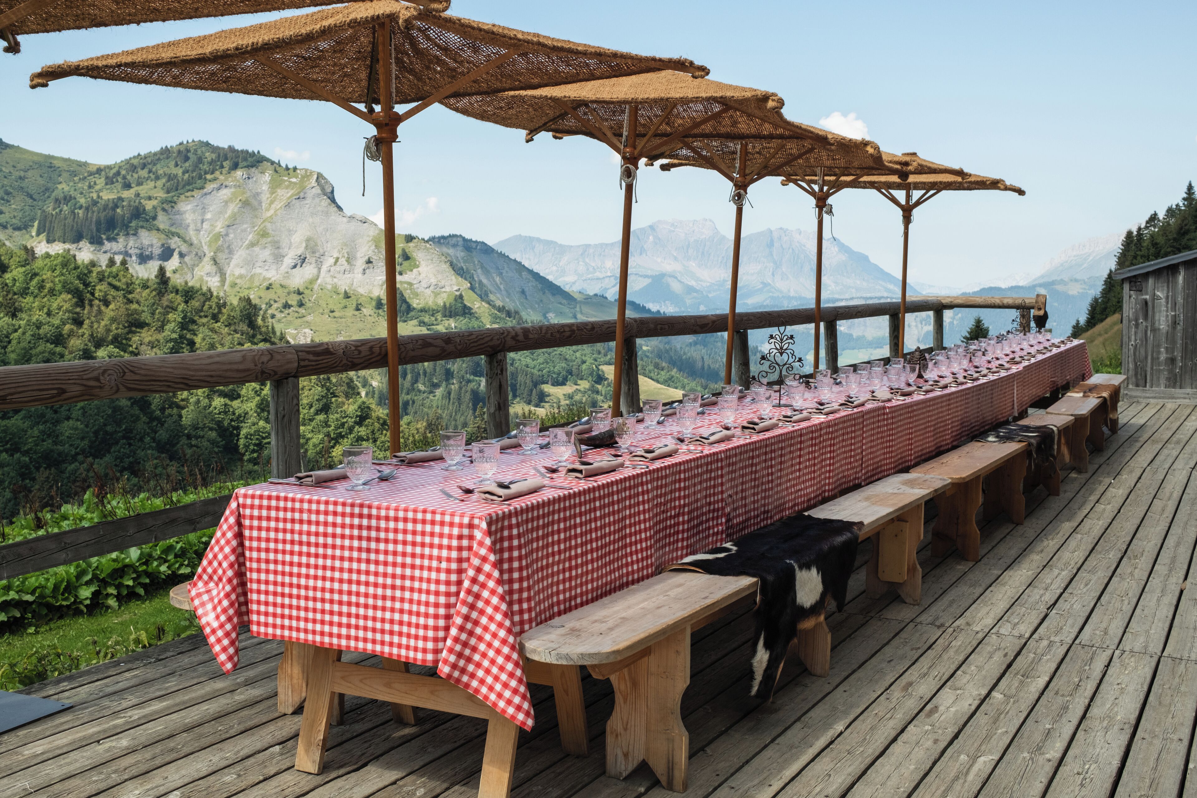 2 restaurants, serveren ontbijt, lunch, diner, Franse gerechten