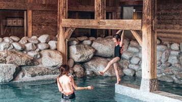 2 indendørs pools, liggestole