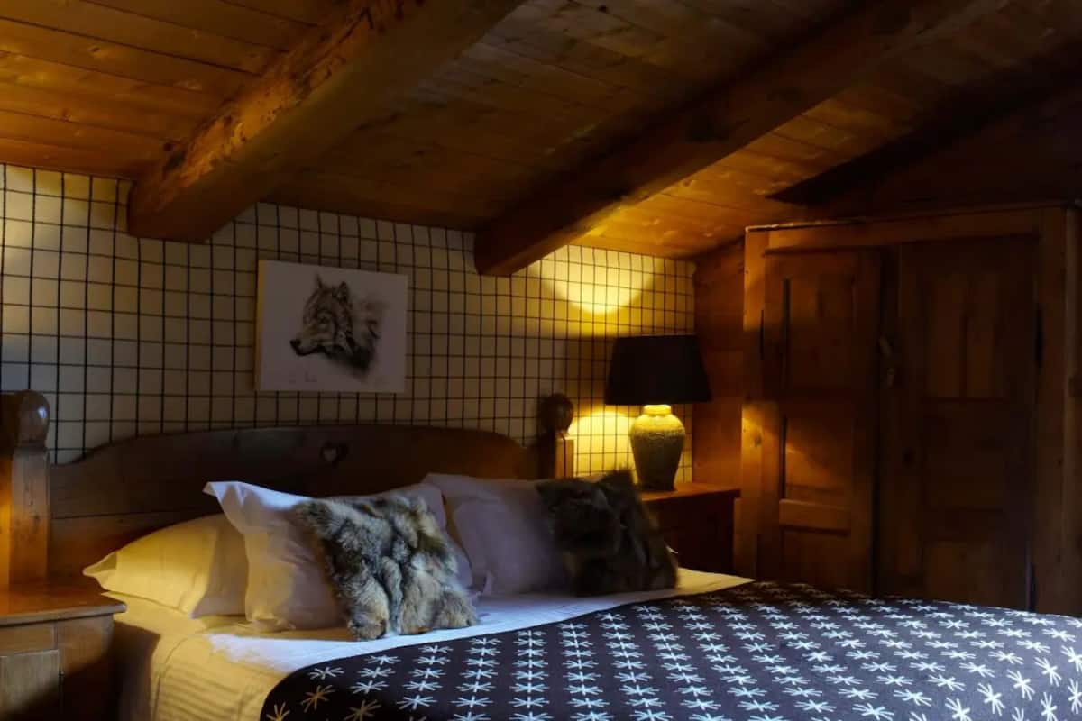 Chalet Rochebrune | Premium bedding, pillowtop beds, minibar, in-room safe