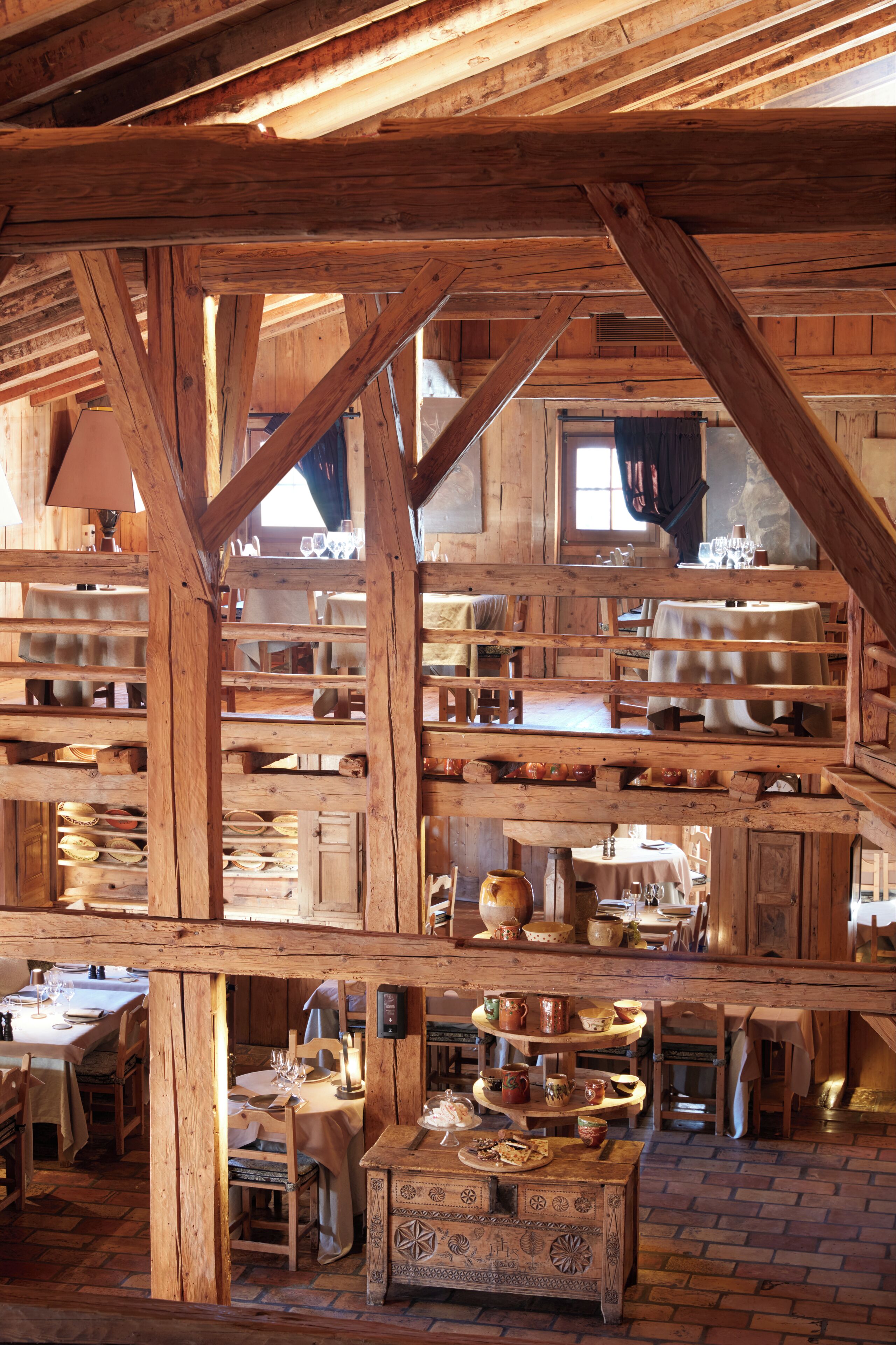 2 restaurants, breakfast, lunch, dinner served; french cuisine