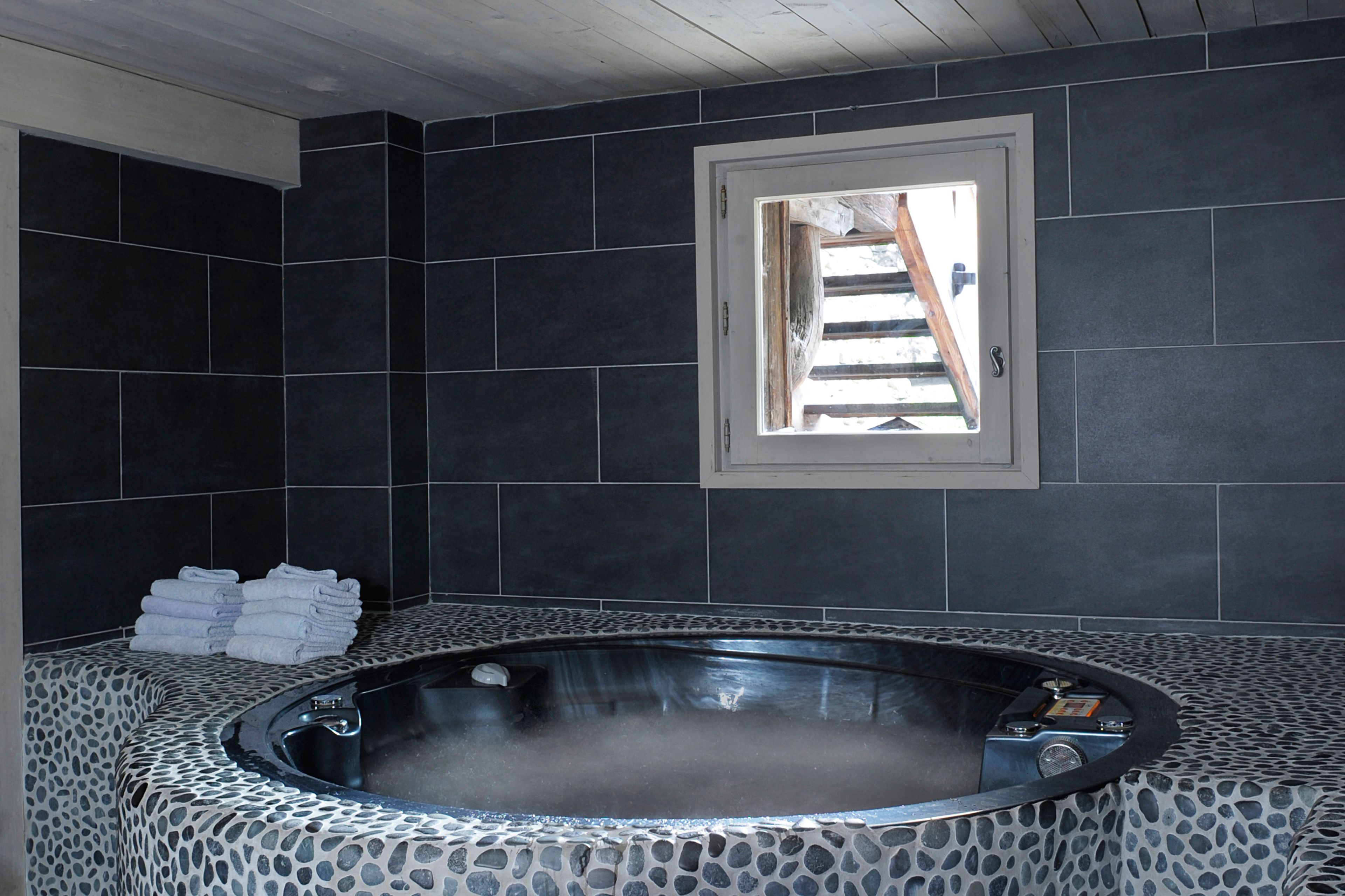 chalet des fermes | deep-soaking bathtub