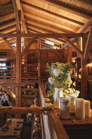 2 restaurants, breakfast, lunch, dinner served; French cuisine