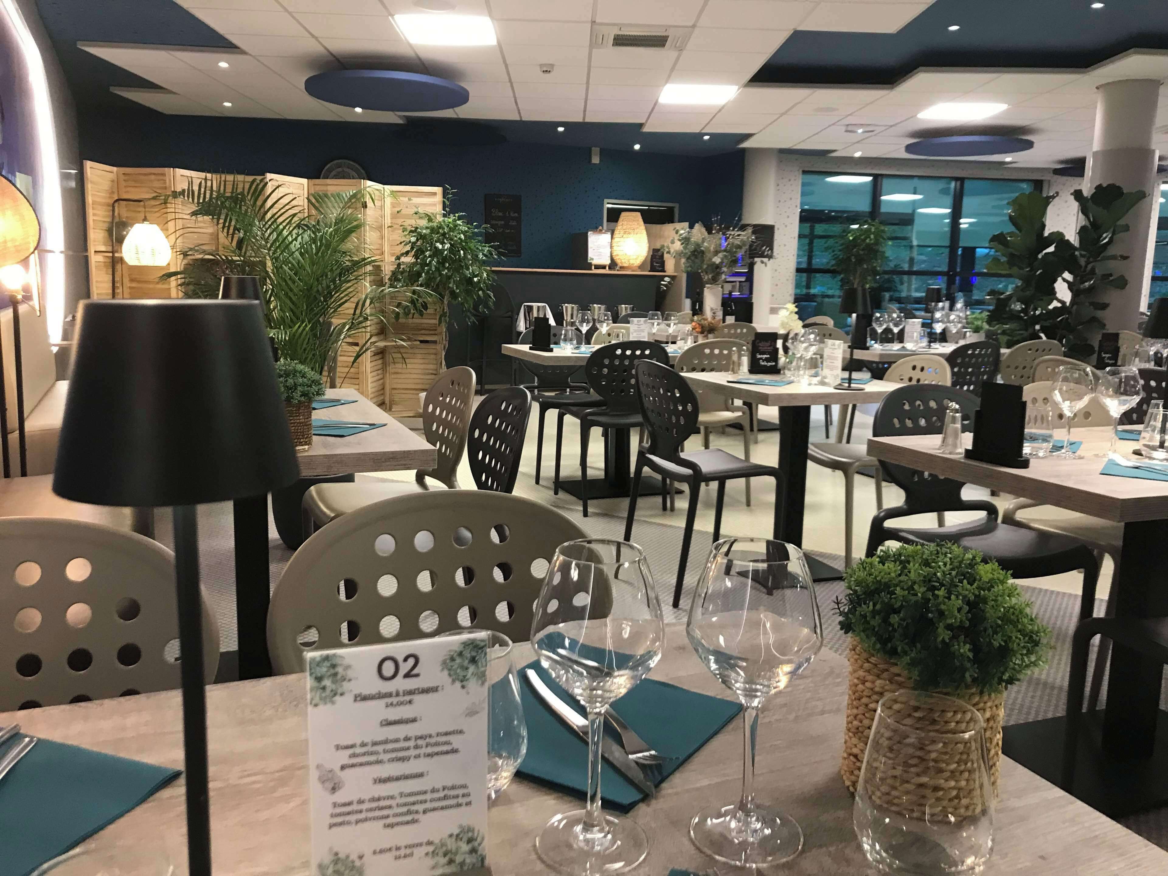 2 restaurants, lunch, dinner served; french cuisine