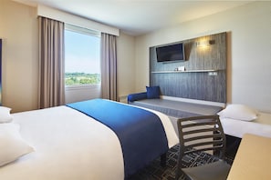 Bureau, rideaux occultants, chambres insonorisées