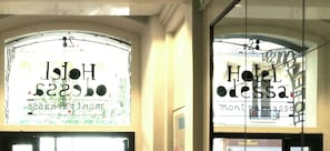 Interior entrance - Hotel Odessa Montparnasse (Paris)