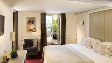 Quarto casal, terraço | Roupas de cama premium, frigobar, cofres nos quartos, escrivaninha