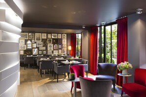 Petit déjeuner buffet (20 EUR par personne)