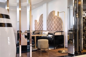 Lobby lounge