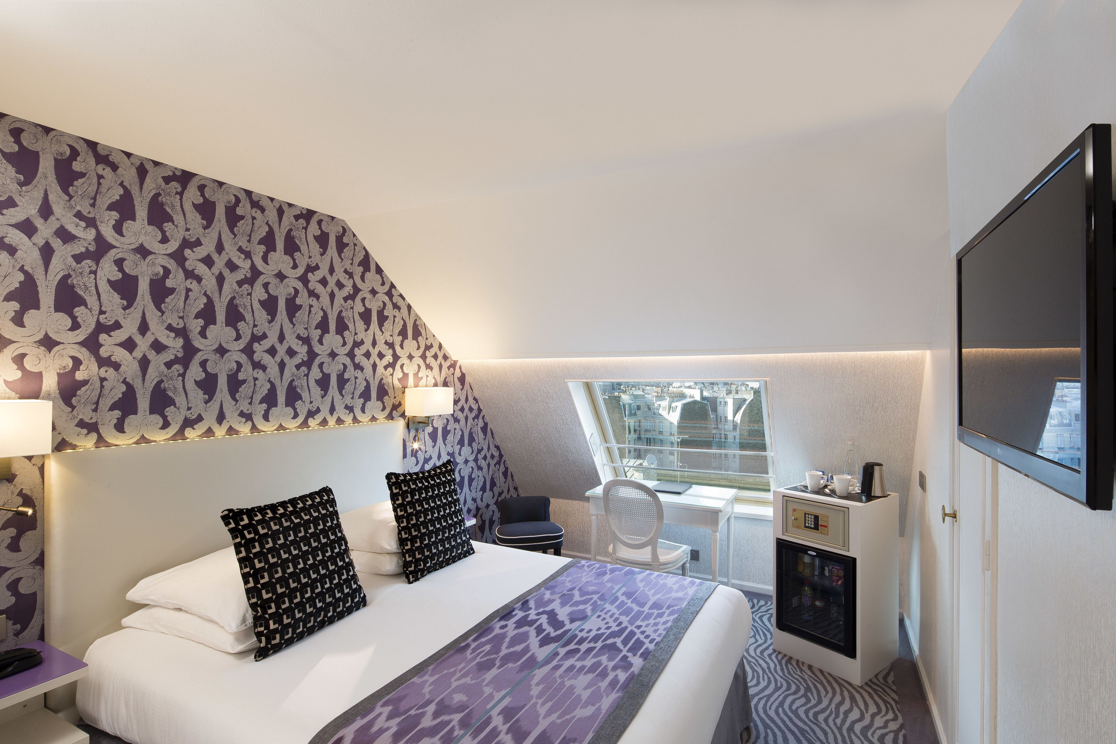 superior double room | minibar, in-room safe, desk, soundproofing