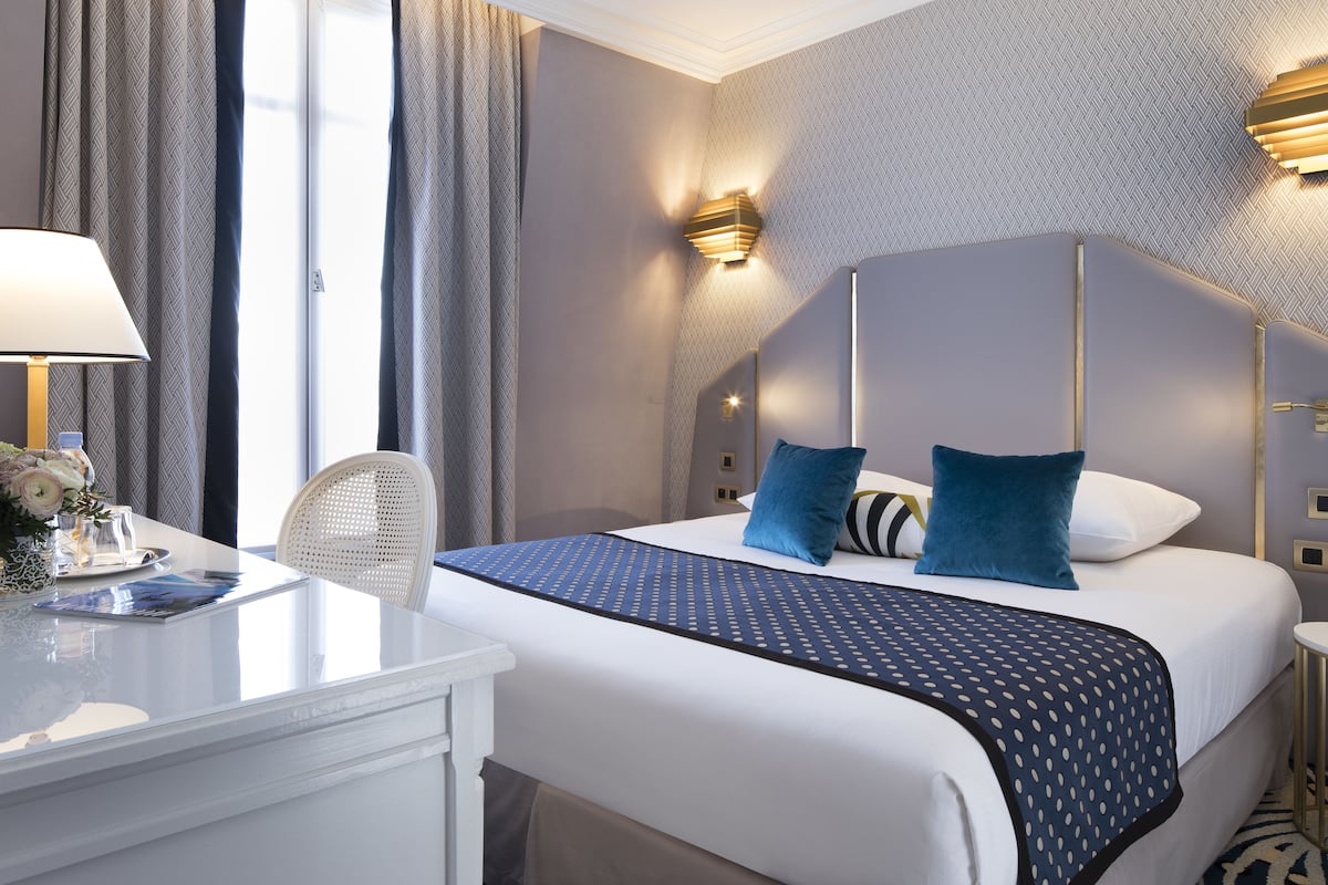 Minibar, coffres-forts dans les chambres, bureau, chambres insonorisées
