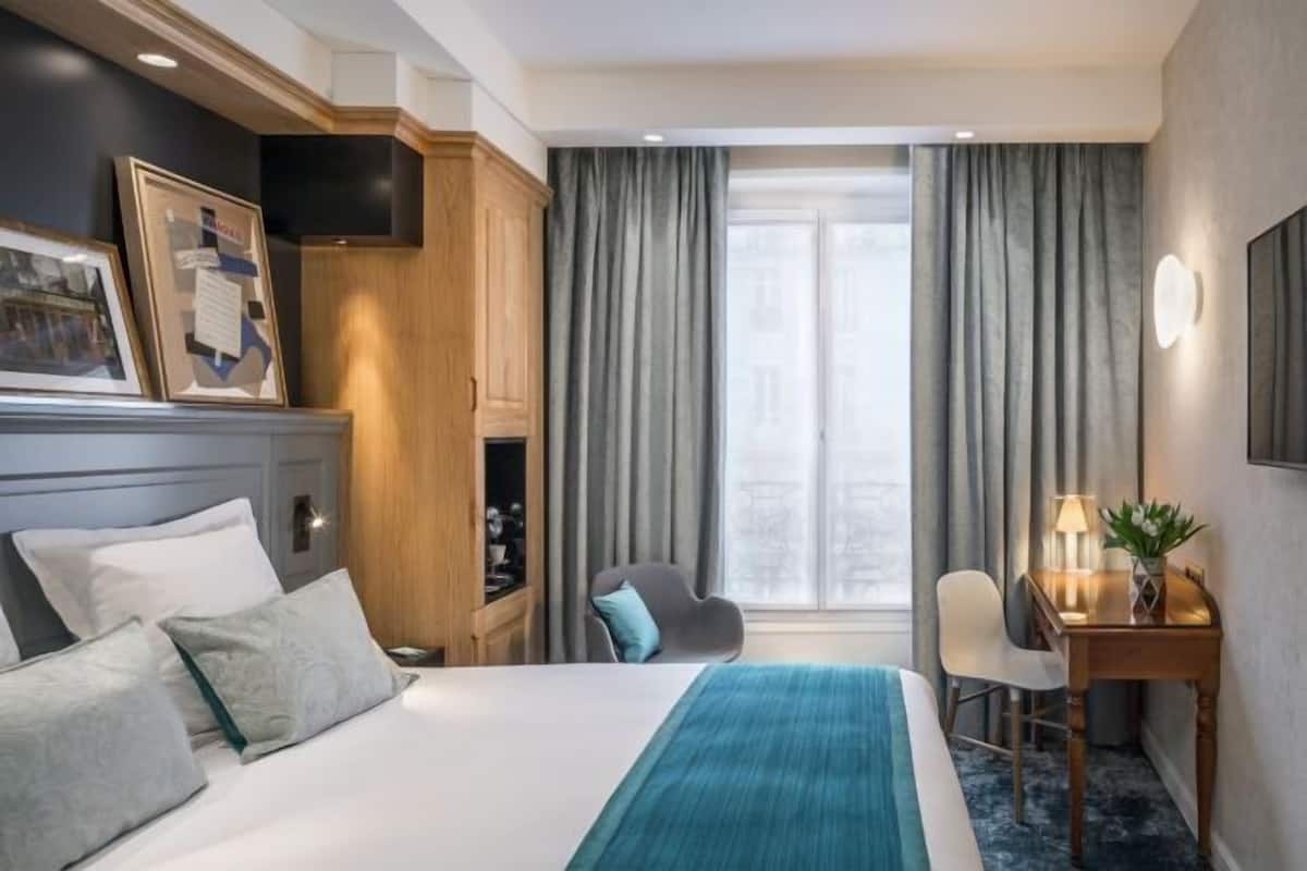 Minibar, in-room safe, desk, blackout curtains