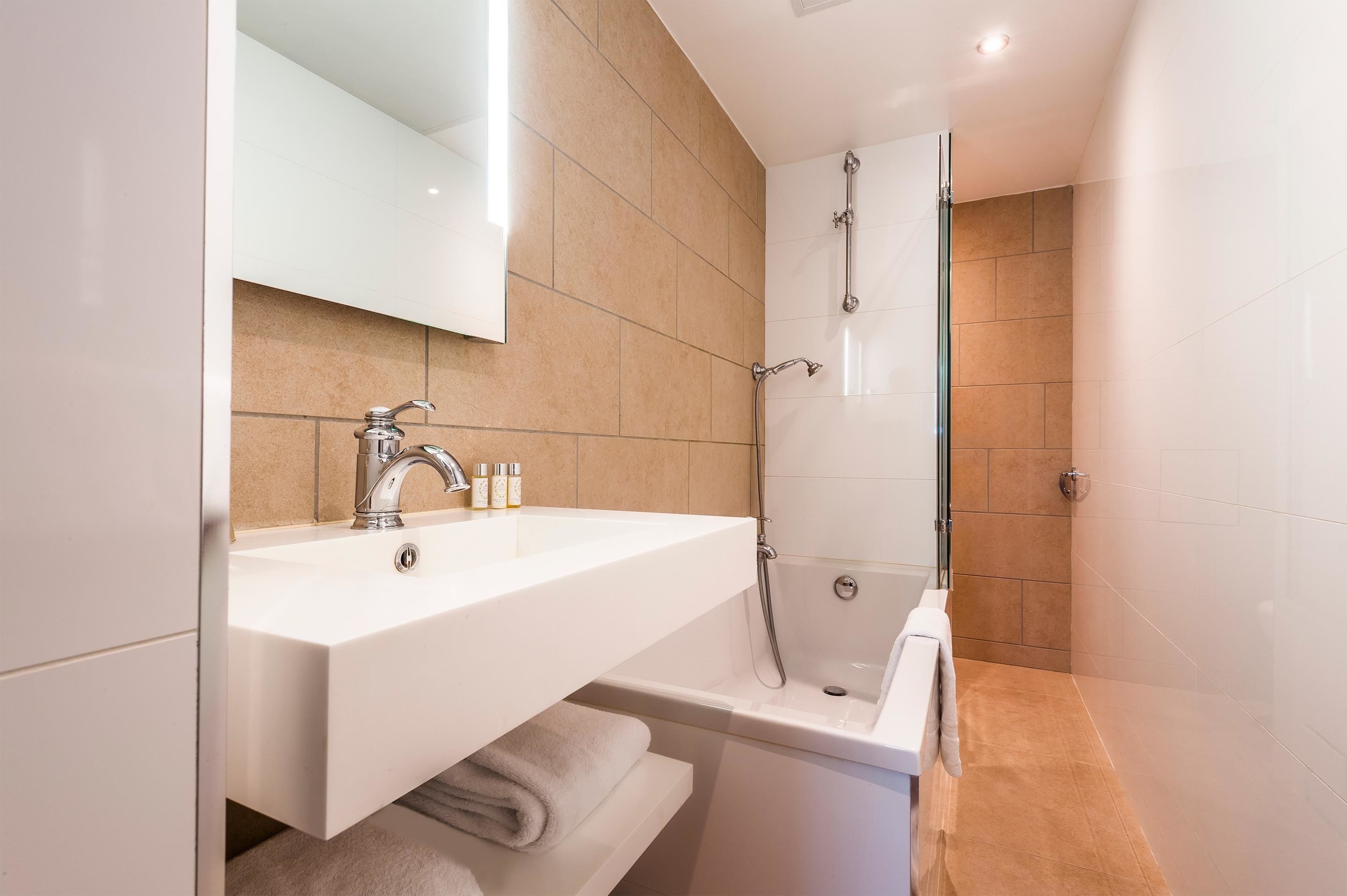 classic room, 1 double bed, non smoking | minibar, in-room safe, desk, laptop workspace