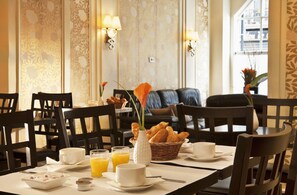 Frokostbuffé hver dag (EUR 12 per person)