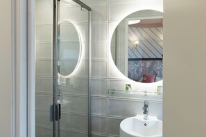 Double Room, Balcony | Bathroom | Shower, rainfall showerhead, free toiletries, hair dryer - Hotel Gérando (Paris)