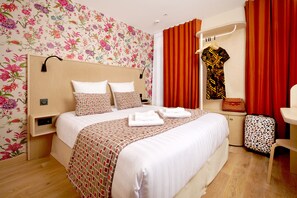 Deluxe Double Room | In-room safe, desk, soundproofing, iron/ironing board