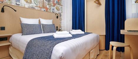 Deluxe-dobbeltværelse | Pengeskab på værelset, skrivebord, lydisolering, strygejern/strygebræt