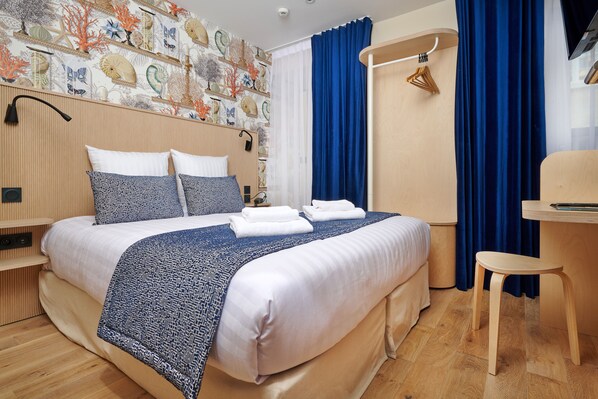 Deluxe Double Room | In-room safe, desk, soundproofing, iron/ironing board