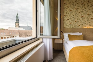 Suite, 1 Double Bed | Hypo-allergenic bedding, minibar, in-room safe, individually decorated