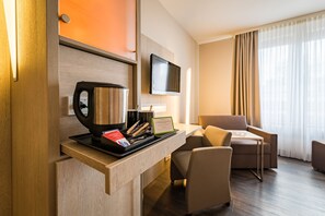 Habitación estándar, 1 cama matrimonial y sofá cama | 1 habitación, ropa de cama hipoalergénica y minibar