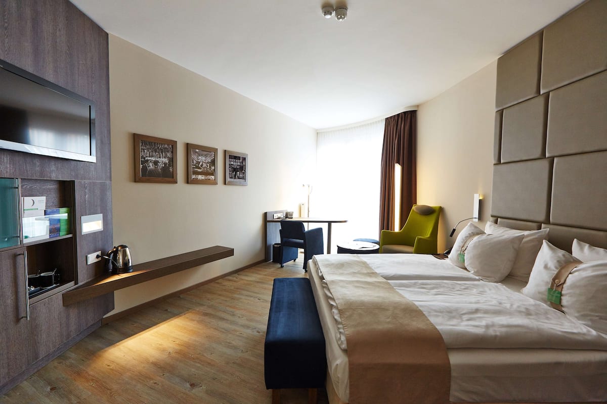 Chambre supérieure, 1 lit double | Literie hypoallergénique, minibar, coffre-fort, décor unique