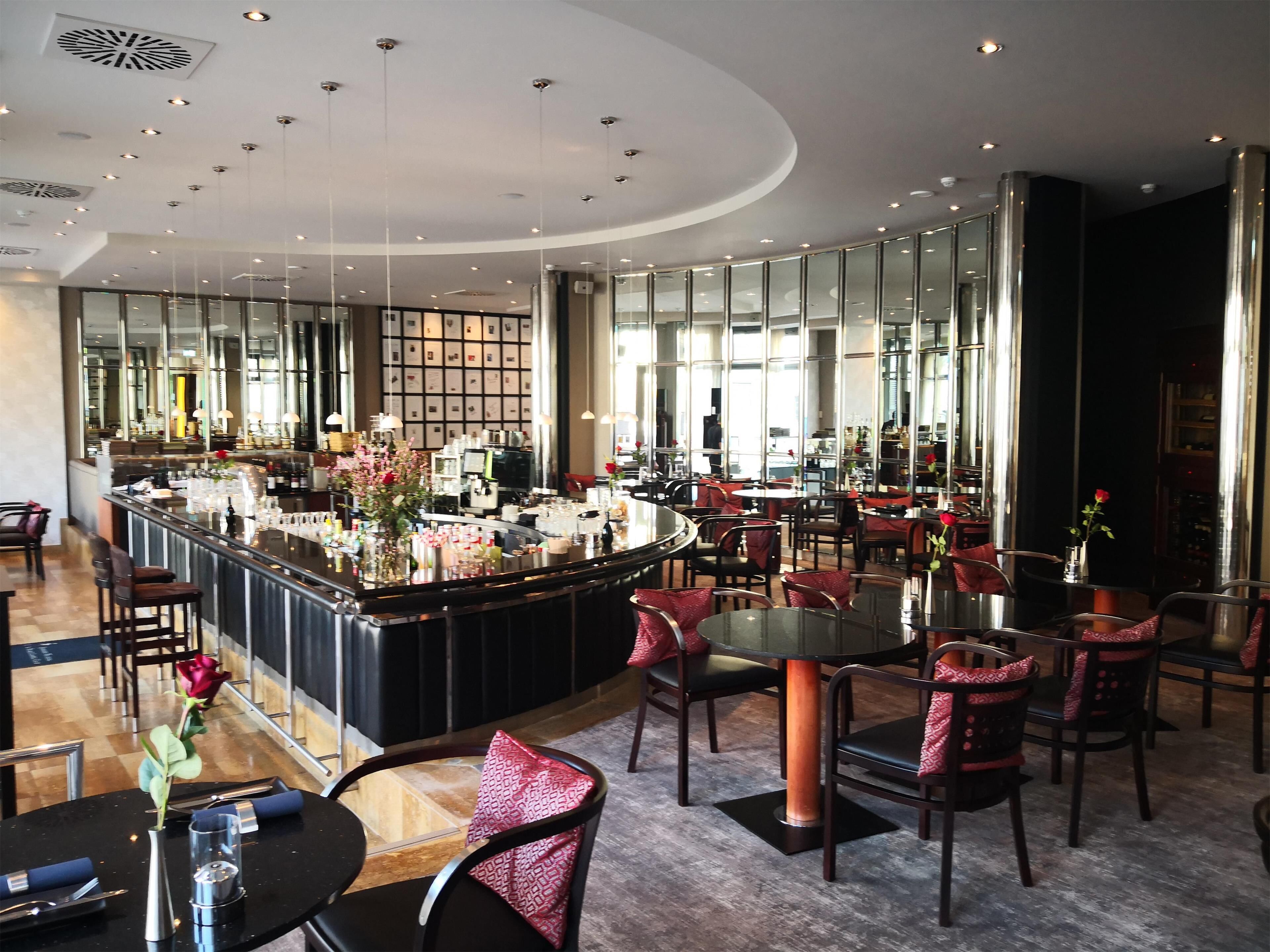 3 restaurants, breakfast, lunch, dinner served; international cuisine