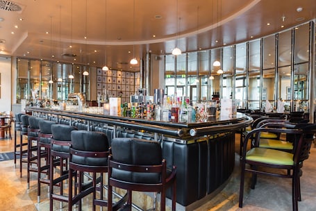 Bar (en la propiedad). First Inn Zwickau