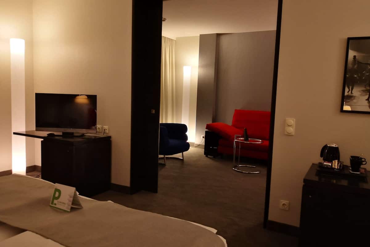 Suite, 1 lit double | Literie hypoallergénique, minibar, coffre-fort, décor unique