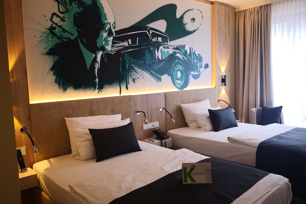 1 bedroom, hypo-allergenic bedding, minibar, in-room safe