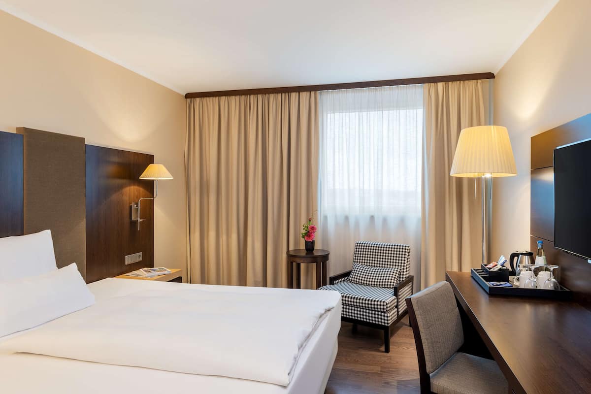 Pillowtop beds, minibar, in-room safe, desk