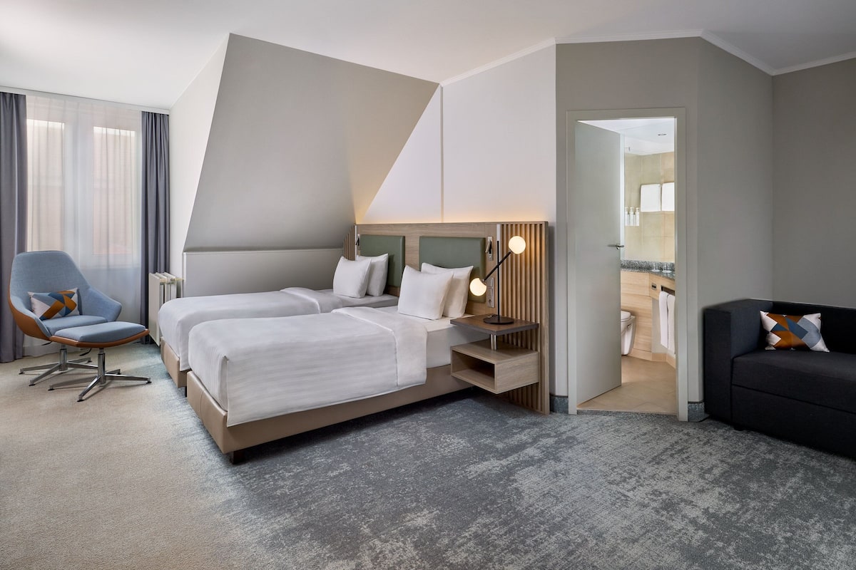 Chambre Familiale, 2 lits une place, non-fumeur