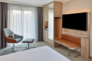 Room, 1 Double Bed | Minibar, in-room safe, desk, soundproofing - Courtyard by Marriott Schwerin (Schwerin)