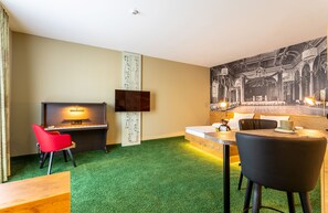 ROOMY Large Double Room with kitchenette | Hypo-allergenic bedding, in-room safe, desk, laptop workspace - mightyTwice Hotel Dresden (Dresden)