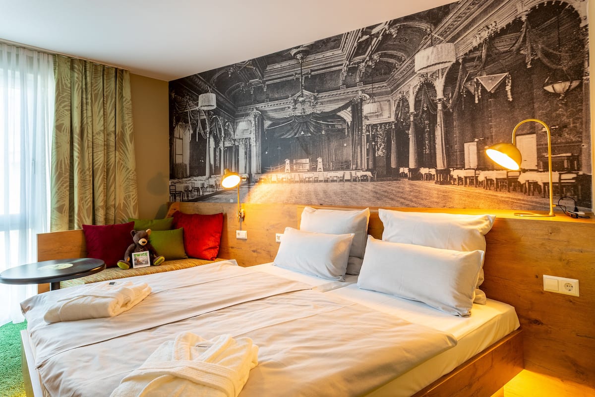 2 bedrooms, hypo-allergenic bedding, in-room safe, desk