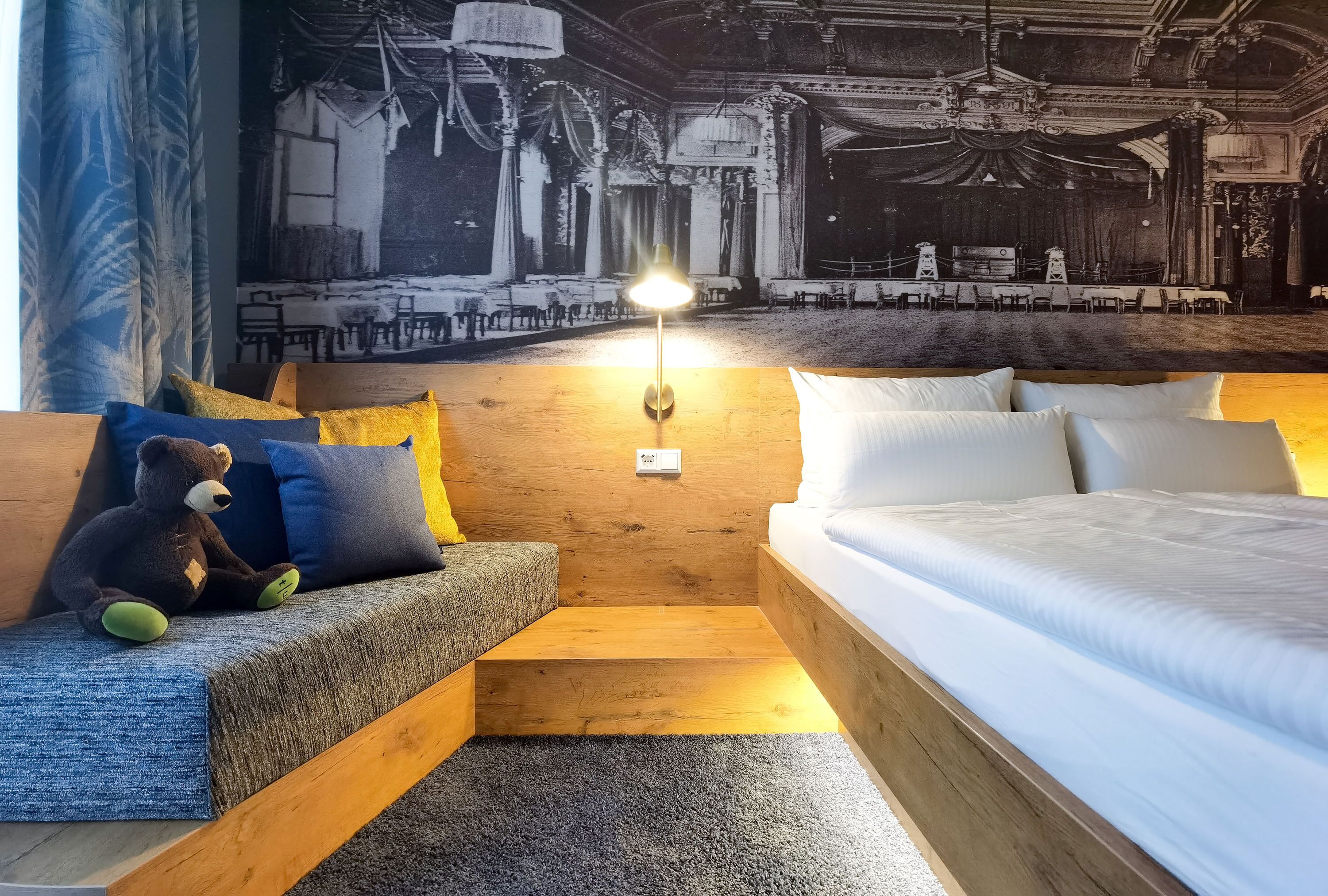 cosy double room | living area | 49-inch flat-screen tv with cable channels, tv